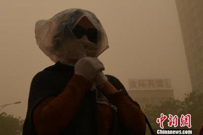 新疆庫爾勒市遭遇沙塵侵襲_中國日報網(wǎng)環(huán)保